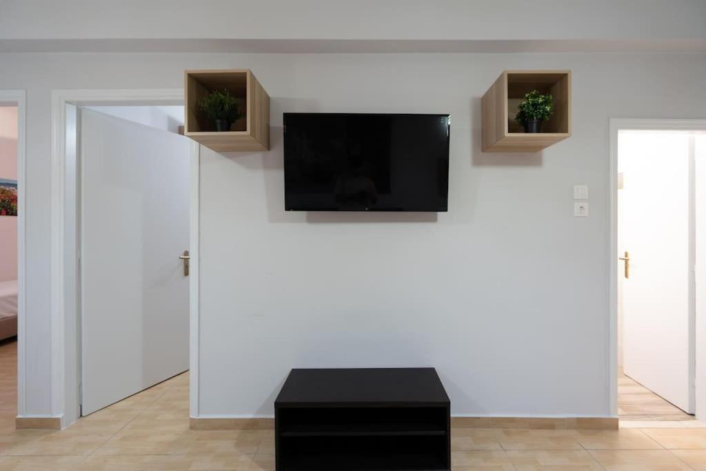 Metaxourgio 2Nd Floor Apartment Атина Екстериор снимка
