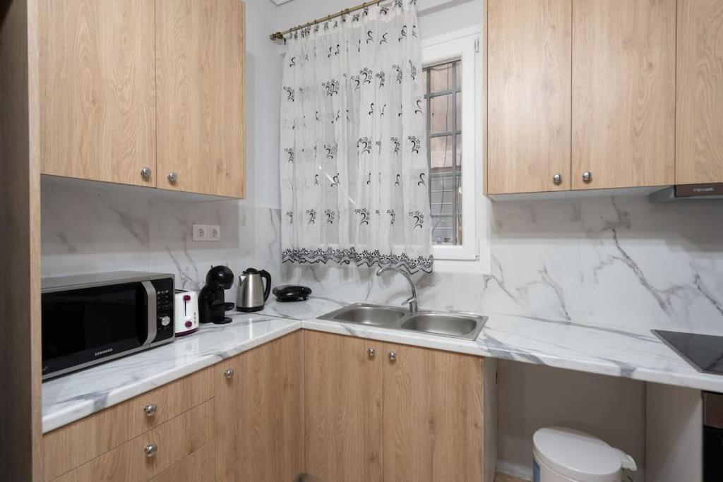 Metaxourgio 2Nd Floor Apartment Атина Екстериор снимка