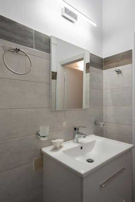 Metaxourgio 2Nd Floor Apartment Атина Екстериор снимка